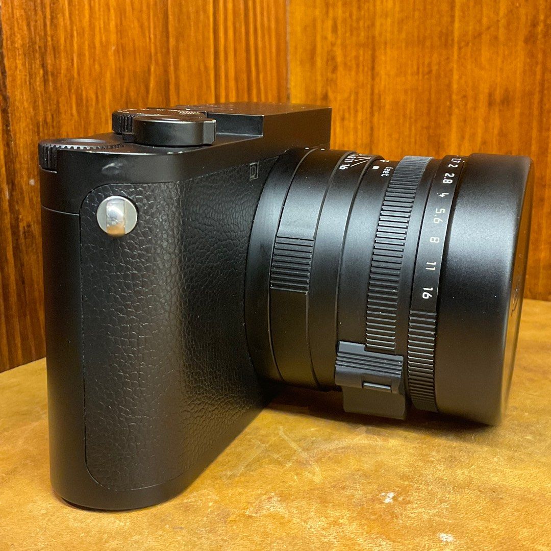 leica-q2-monochrom-5601746-with-box-photography-cameras-on-carousell