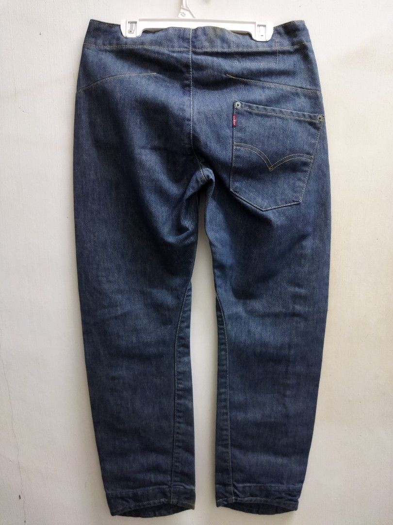 Levis Engineered (Category: Jeans) located in Kulim. Submitted by dk_bundle (Listing ID 1243443021, Image 2). Description: size manual 28/38 dfod.