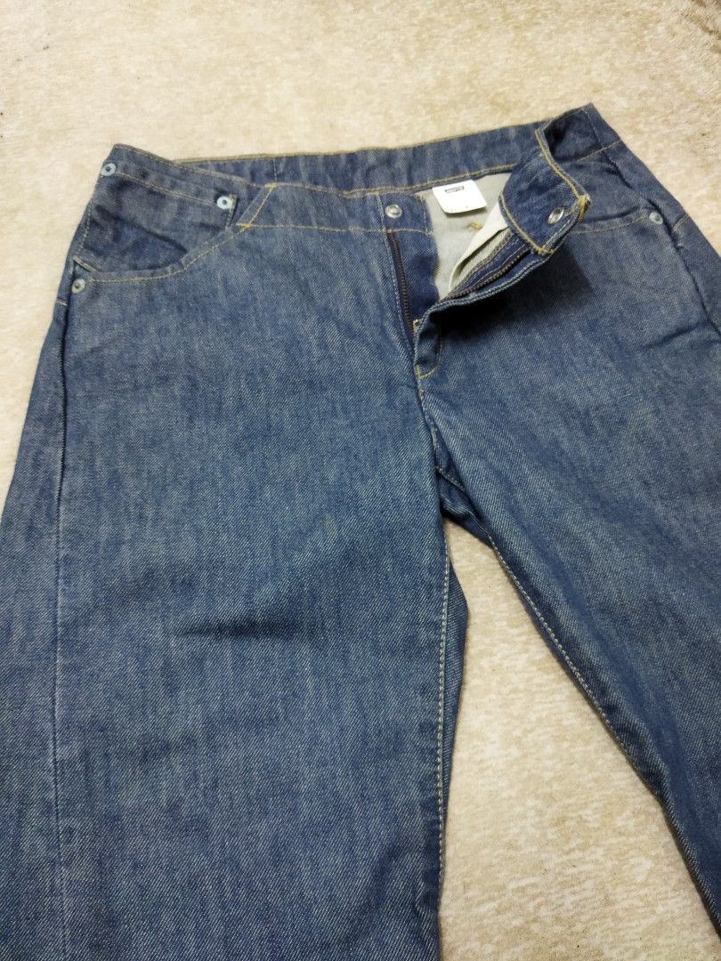 Levis Engineered (Category: Jeans) located in Kulim. Submitted by dk_bundle (Listing ID 1243443021, Image 3). Description: size manual 28/38 dfod.