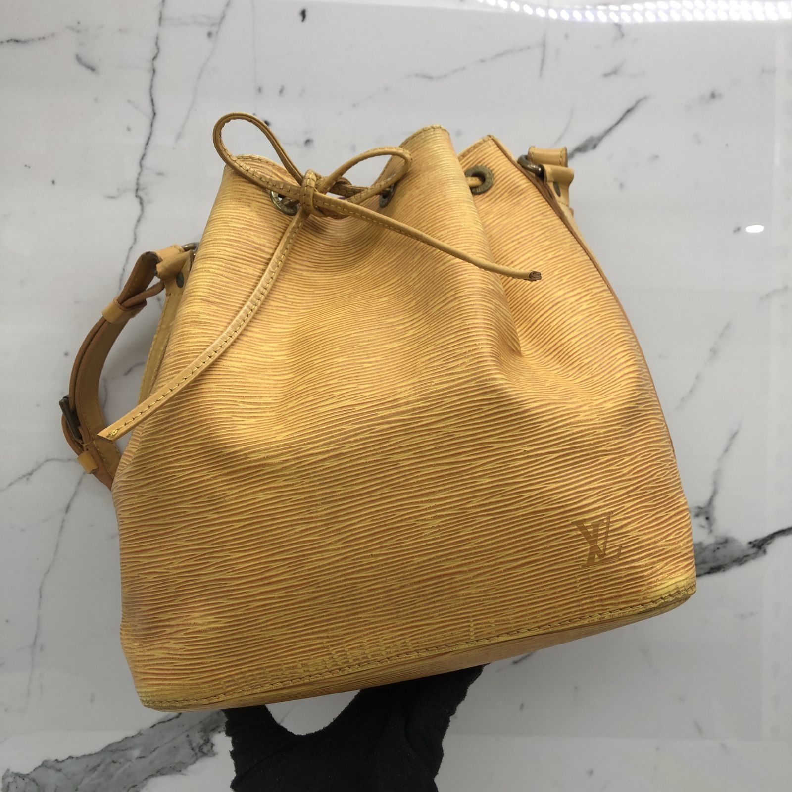 Preloved LV EPI Noe Shoulder Bag, Luxury, Bags & Wallets on Carousell
