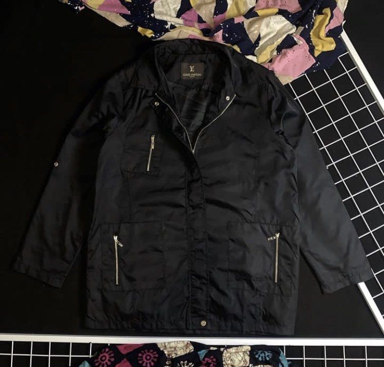 Louis Vuitton Classic Denim Jacket, Fesyen Pria, Pakaian , Baju Luaran di  Carousell