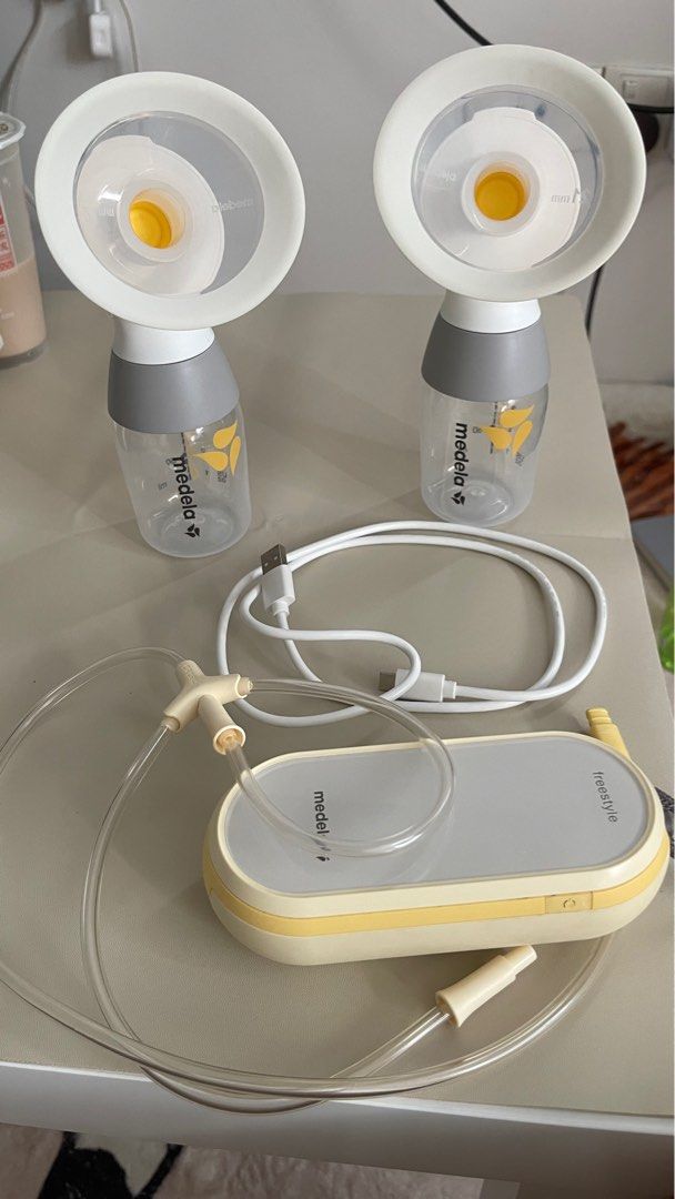 Medela Pump In Style vs. Freestyle