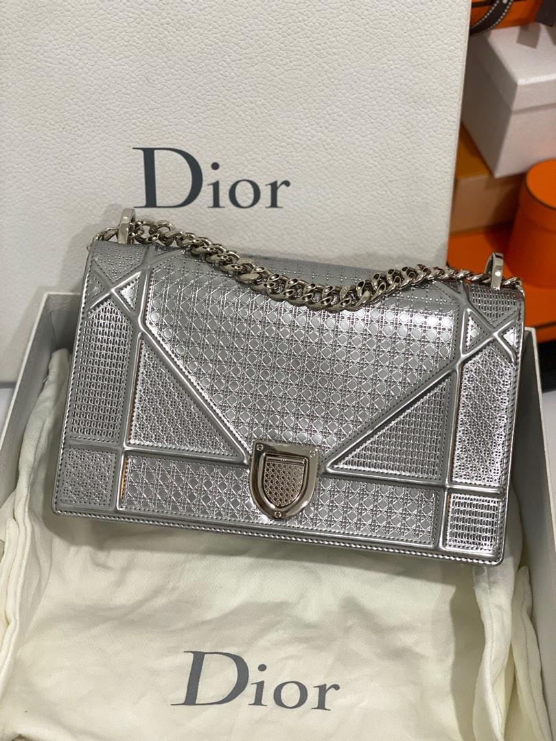 Diorama hotsell silver price