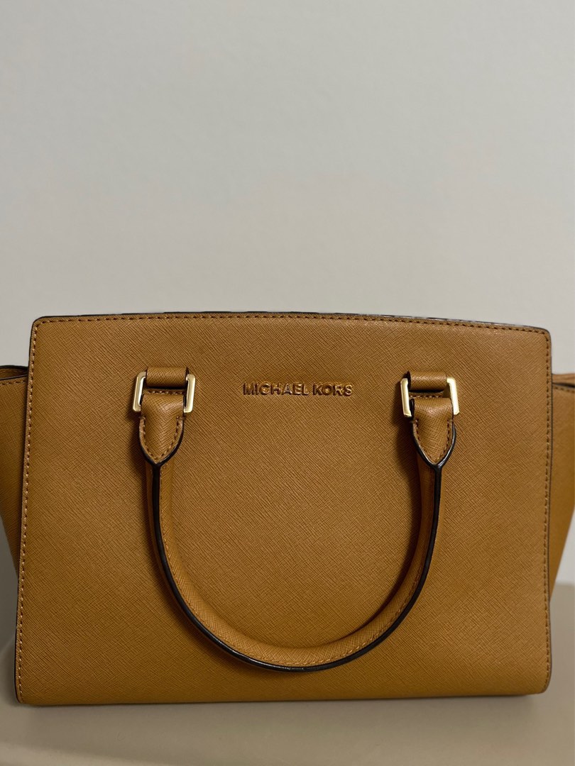 Michael Kors Handle bag Large, Luxury, Bags & Wallets on Carousell
