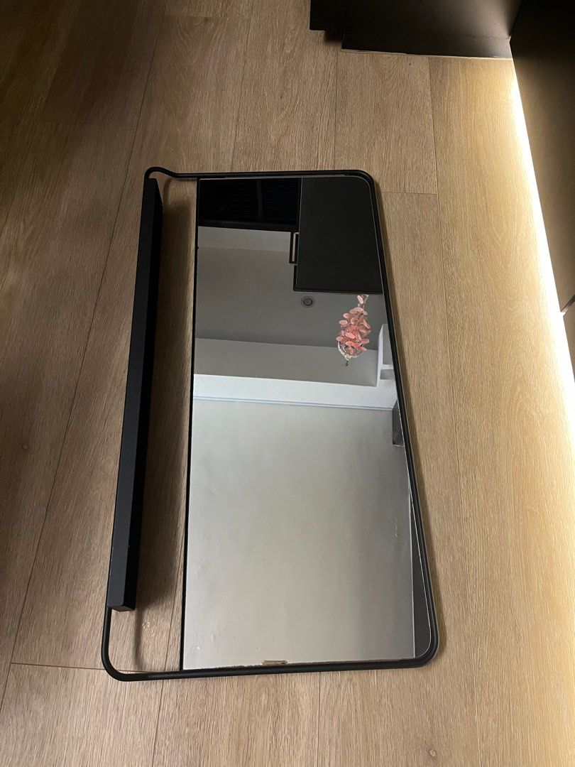 Mirror (Category: Mirrors) located in Singapore. Submitted by 846731 (Listing ID 1243427874, Image 1). Description: .