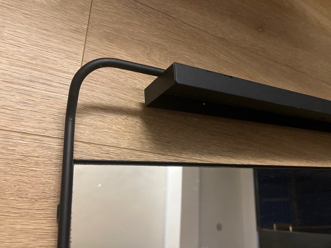 Mirror (Category: Mirrors) located in Singapore. Submitted by 846731 (Listing ID 1243427874, Image 2). Description: .