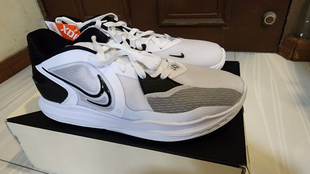 Kyrie flytrap nba hotsell