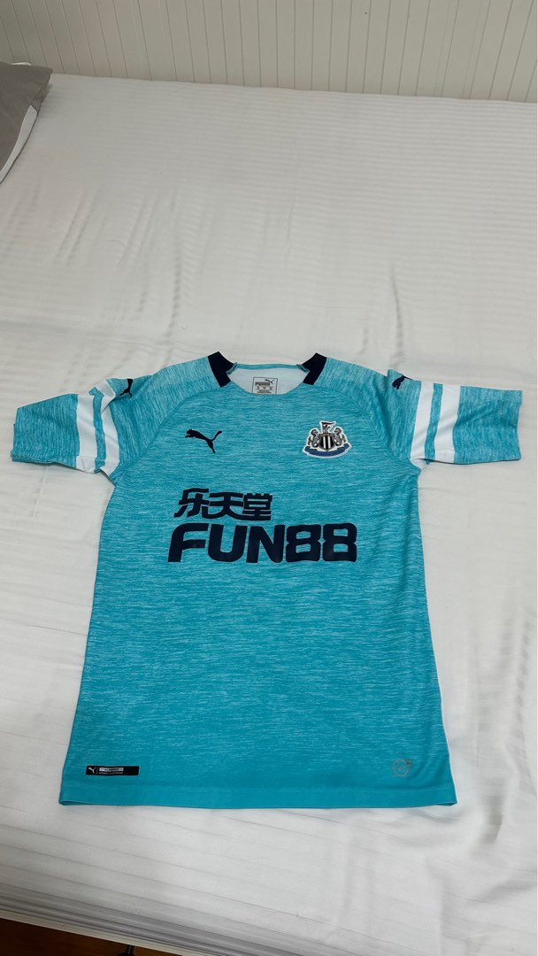 Newcastle 2018/2019 Third Kit with Kenedy on the back, Men's Fashion, Activewear on Carousell