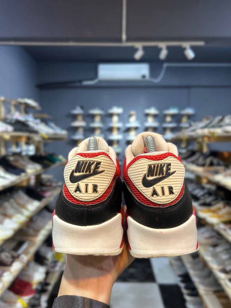 Air max 90 white and university red top