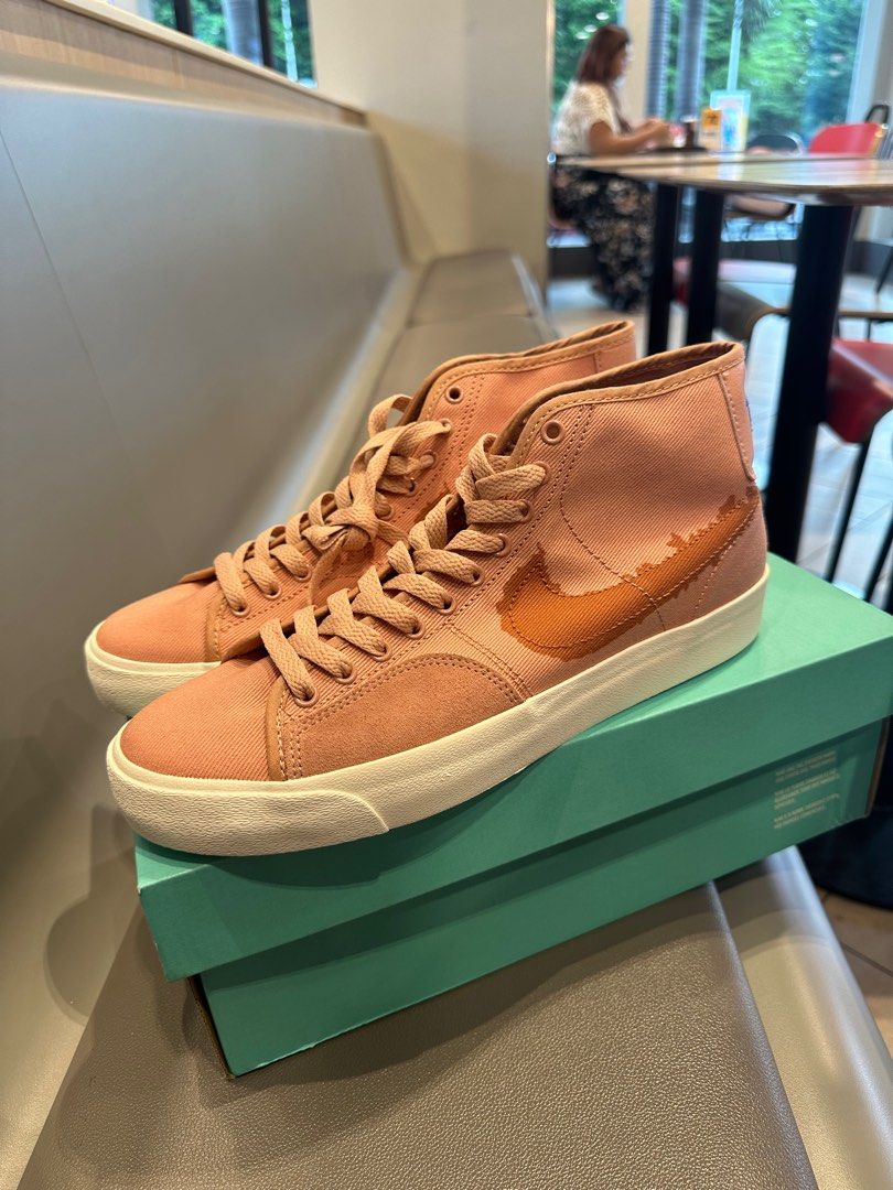 Blazer court 2025 rose