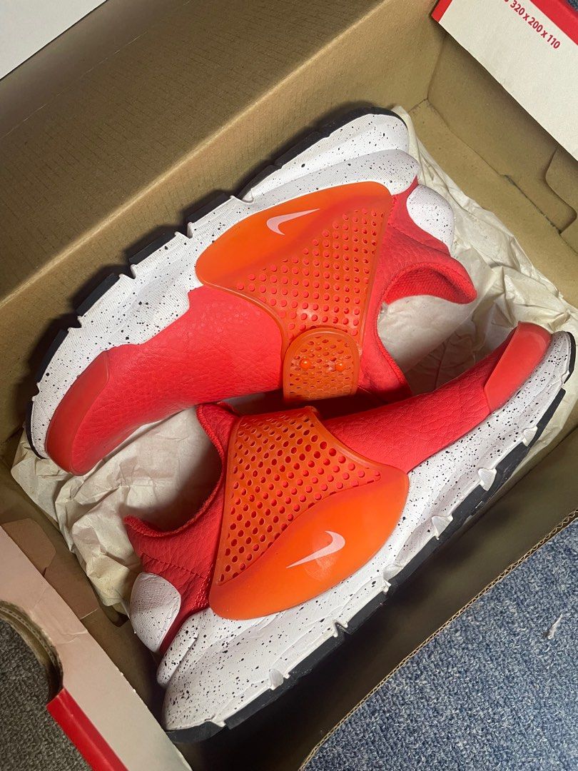 Orange nike sock dart discount