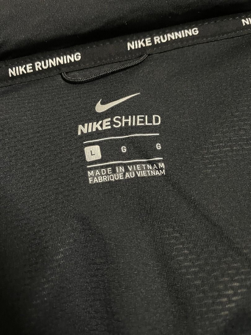 Nike Women s Shield Flash Reflective Running Jacket Women s