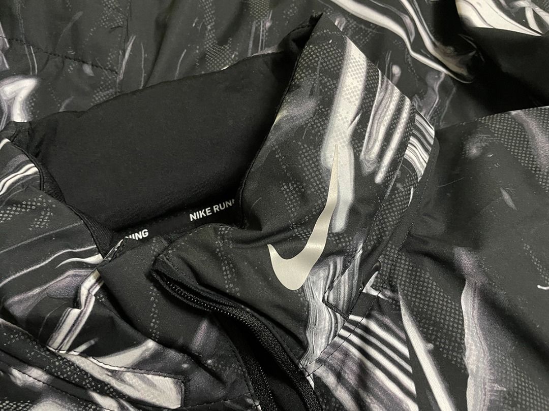 Nike women's shield flash reflective running jacket hot sale
