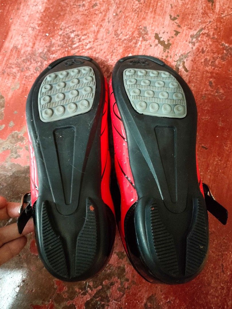 Non cleats cycling shoes (Category: Bicycles) located in Cainta. Submitted by thrifty_mama (Listing ID 1243343845, Image 2). Description: Once used only for indoor. Unisex size 40. Payment thru Gcash Shipping thru Grab.