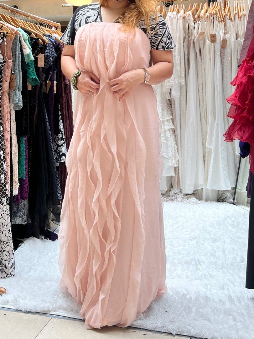 Vera wang hotsell plus size gowns