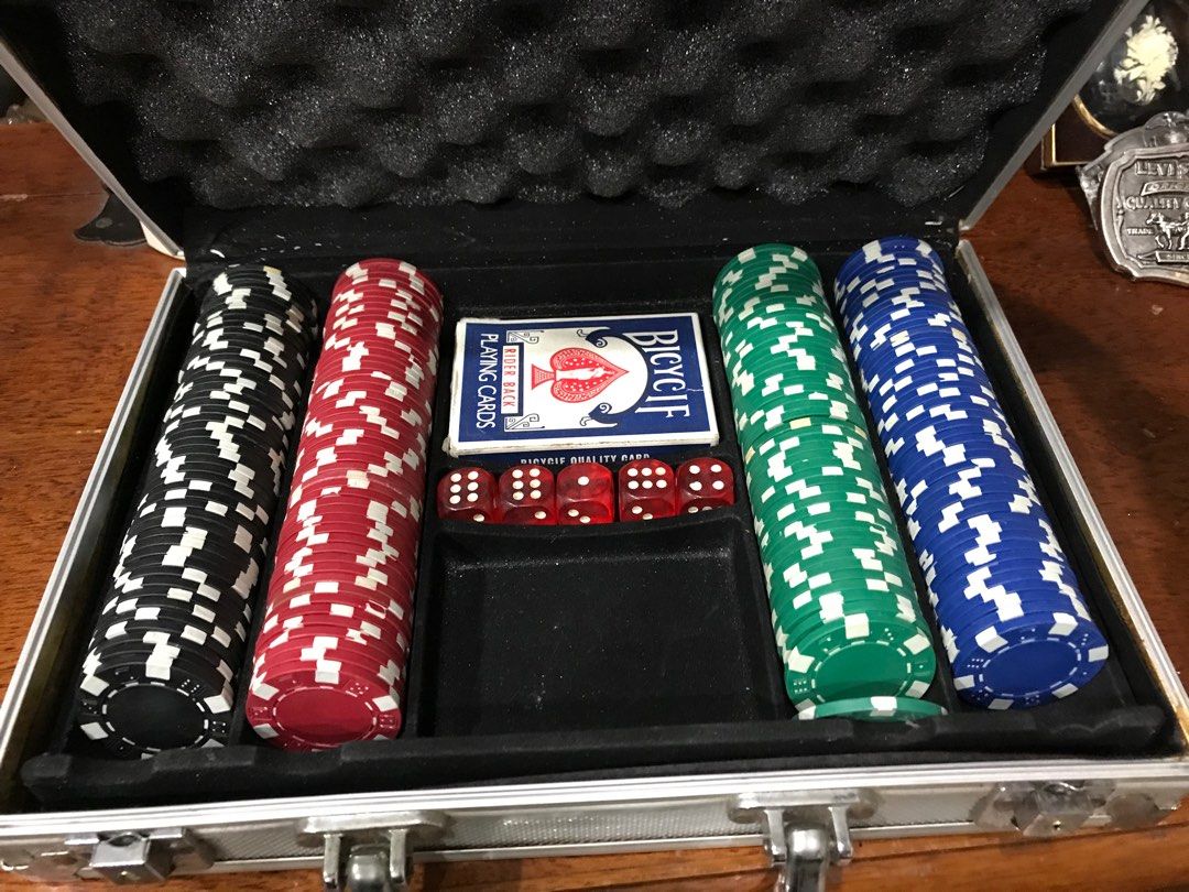 Poker set (Category: Board Games & Puzzles) located in Baguio. Submitted by nalyns_unique_finds (Listing ID 1243291356, Image 3). Description: .