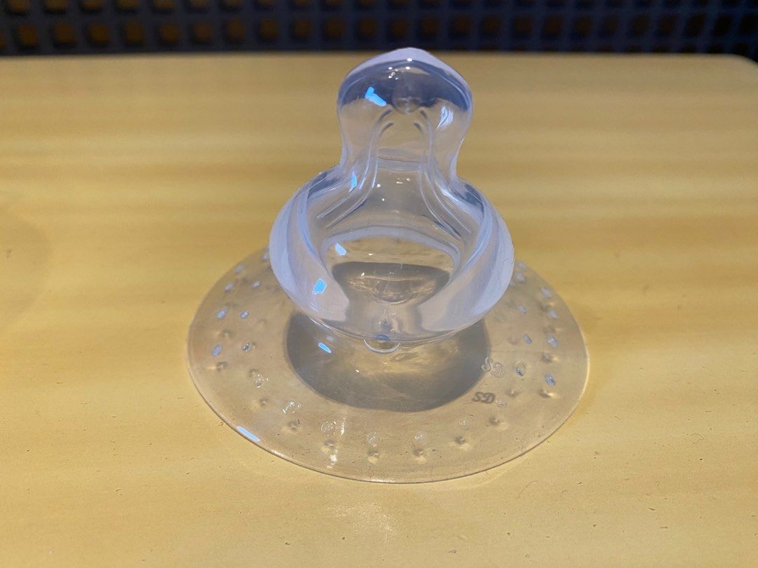 Preloved Haakaa Breastfeeding Nipple Shield with Case on Carousell