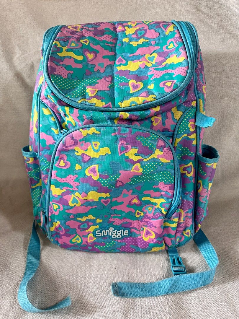 Preloved Original Smiggle Kids Backpack (Project Bag) (Category: Backpacks) located in Santa Rosa. Submitted by Busy_Momma (Listing ID 1243459816, Image 1). Description: Please check photos for flaws Interior with pen marks Bawal sa maselan.