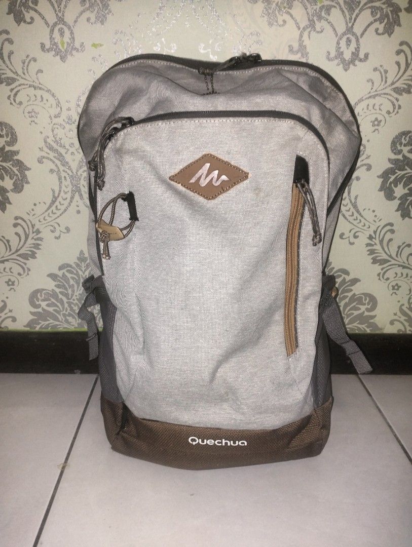 Quechua escape hot sale 20 litre backpack