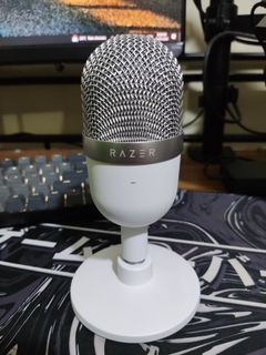 Razer Seiren Mini Ultra-Compact Condenser Microphone (Mercury) with FREE Stand