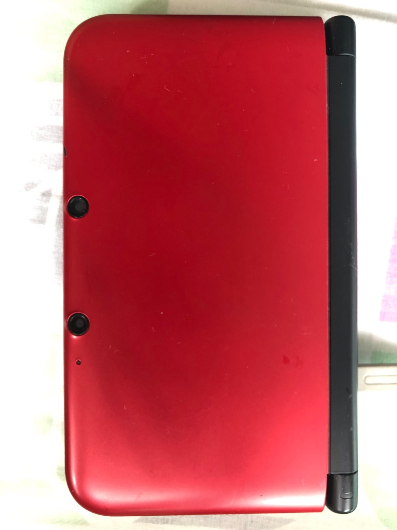 red nintendo 3 ds