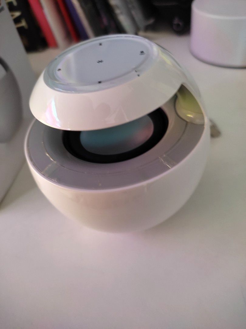 Repriced! Huawei Speaker (Category: Soundbars, Speakers & Amplifiers) located in Mandaluyong City. Submitted by bibliomomma (Listing ID 1243335464, Image 2). Description: Huawei Bluetooth Speaker Original Like New No scratches With box included MOP Gcash.