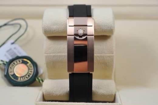 Rolex Daytona Oysterflex (Category: Luxury Watches) located in Manila. Submitted by donijosemiguel (Listing ID 1243298535, Image 2). Description: Rolex Oysterflex Daytona “Choco” Everose Gold 2023 model Brand new, 10/10 condition 2.4m php only.
