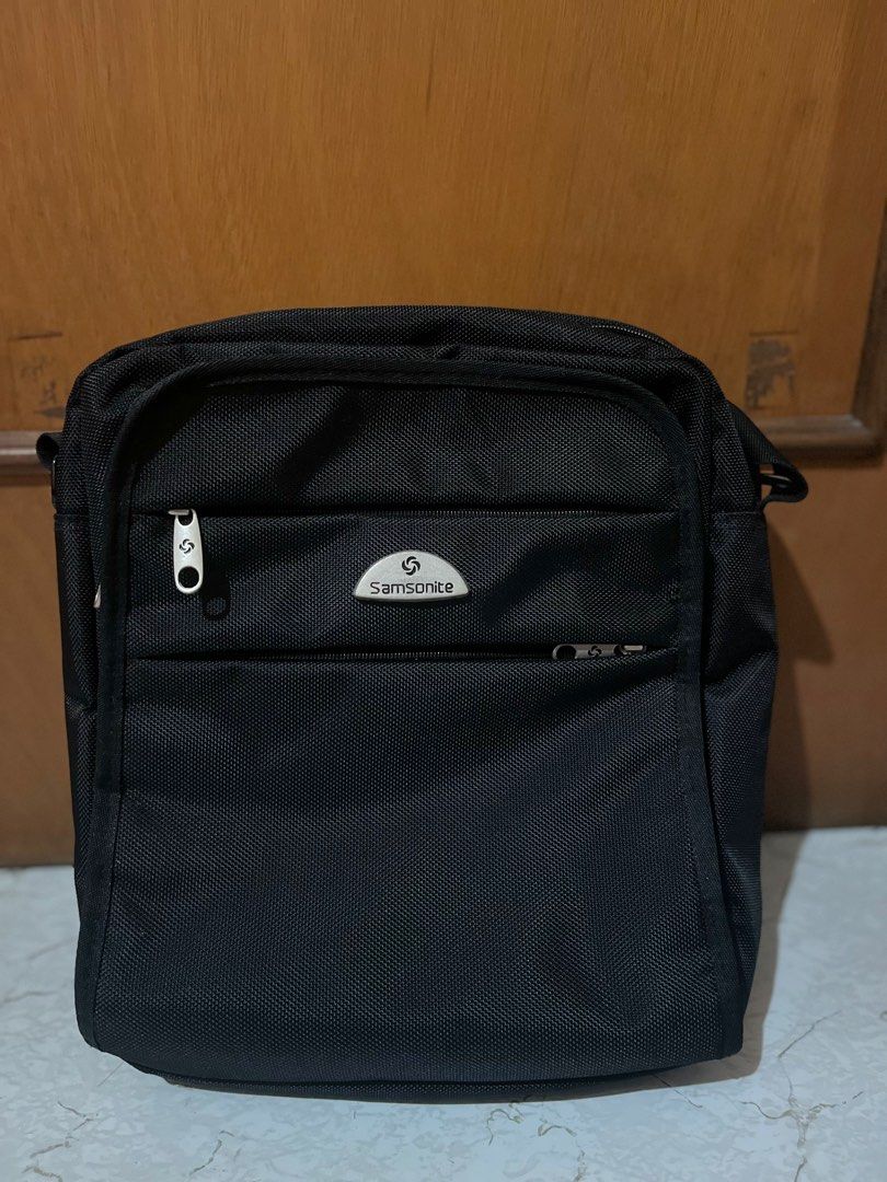 Samsonite sling bag Men s Fashion Bags Sling Bags on Carousell