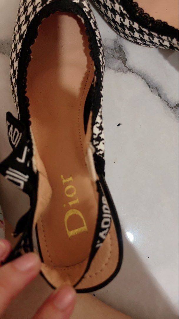 Sepatu dior warna hitam putih size 36, Fesyen Wanita, Sepatu di Carousell