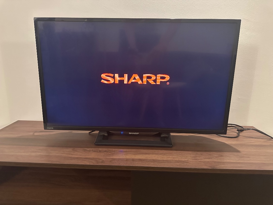 Sharp Aquos 32", TV & Home Appliances, TV & Entertainment, TV on Carousell