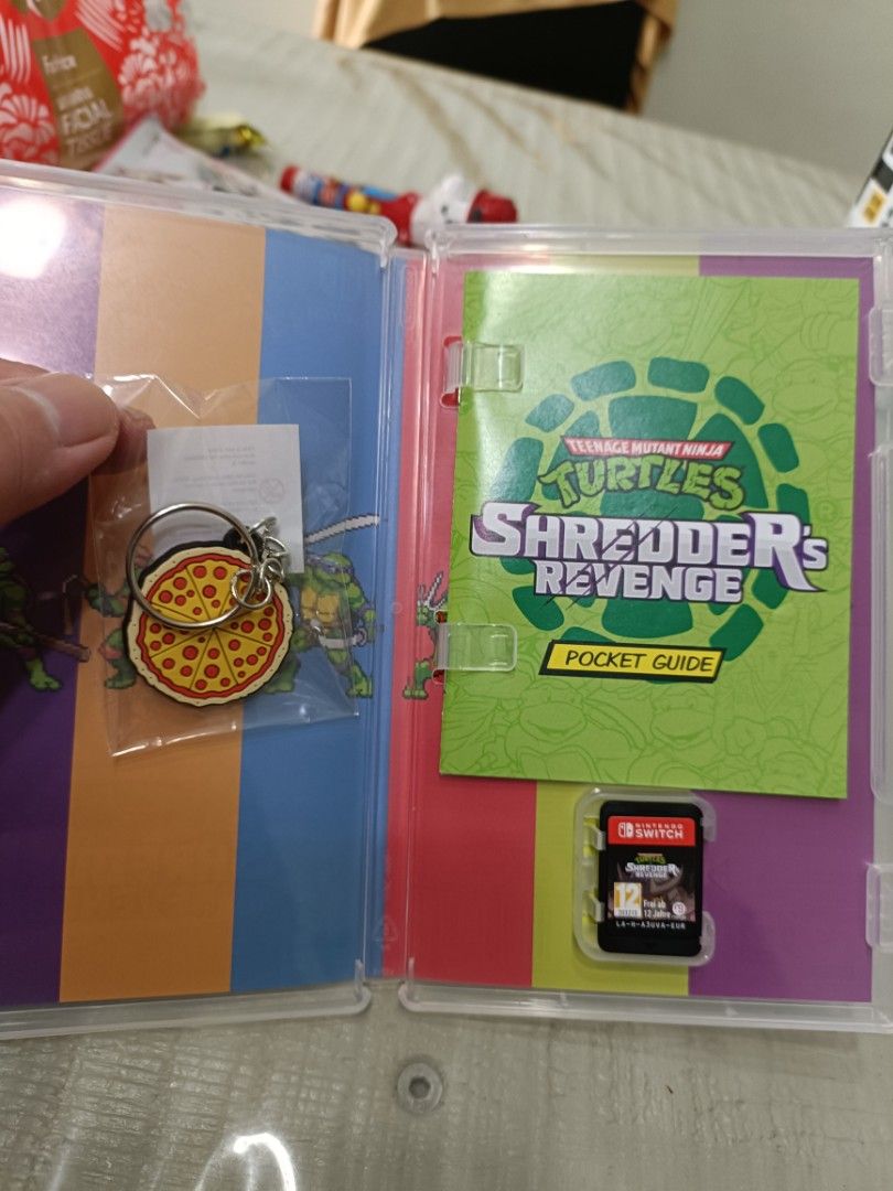 Shredder's Revenge + pizza keychain, Video Gaming, Video Games