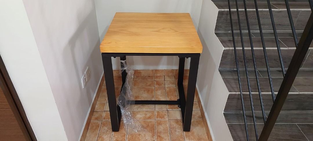 Small Table (Category: Tables & Sets) located in Singapore. Submitted by et-phonehome (Listing ID 1243314619, Image 2). Description: Small table for sale. Assembled but never used. Buyer to arrange own transportation for picking up of the item. Payment via PayNow or cash upon collection only. .