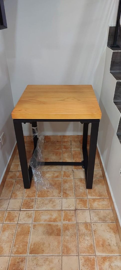 Small Table (Category: Tables & Sets) located in Singapore. Submitted by et-phonehome (Listing ID 1243314619, Image 3). Description: Small table for sale. Assembled but never used. Buyer to arrange own transportation for picking up of the item. Payment via PayNow or cash upon collection only. .