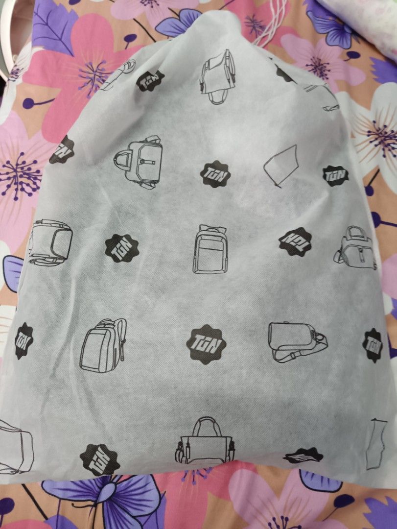 Tigernu Laptop Bag (Category: Laptop Bags & Sleeves) located in Valenzuela. Submitted by grasya01 (Listing ID 1243489713, Image 2). Description: almost new , used only twice with dust bag.