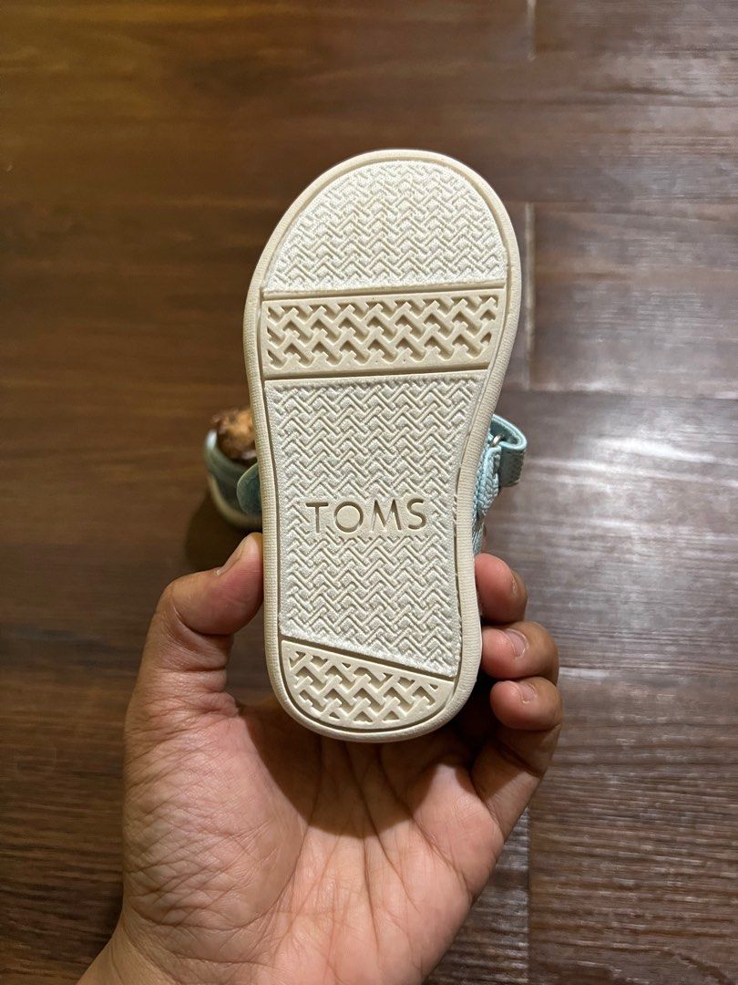 Toms best sale shoes girls
