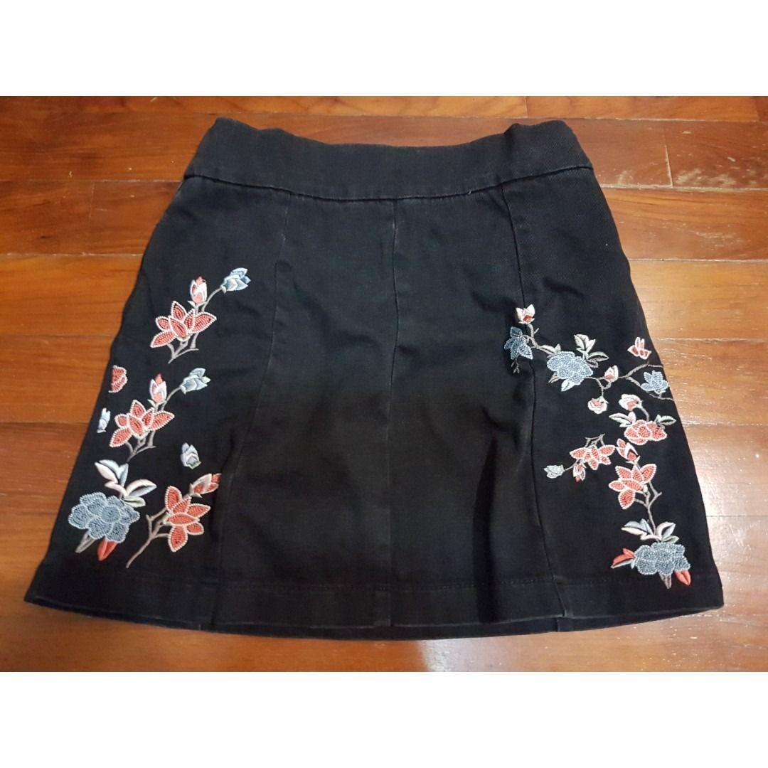 Topshop MOTO Black Embroidered Denim Skirt UK 10