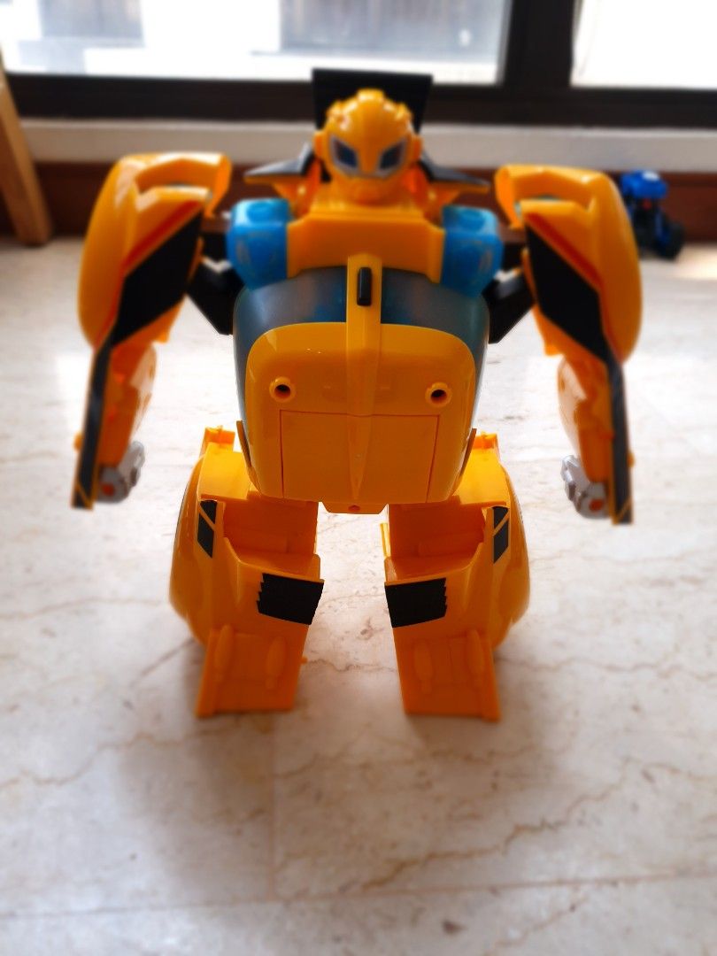 Transformers (Category: Action & Battle Toys) located in Singapore. Submitted by dualmp (Listing ID 1243328075, Image 6). Description: suitable for 3 to 5 years. 1 full set plus 1 separate car. seldom play. good and clean condition. self pick up at jurong east condo.