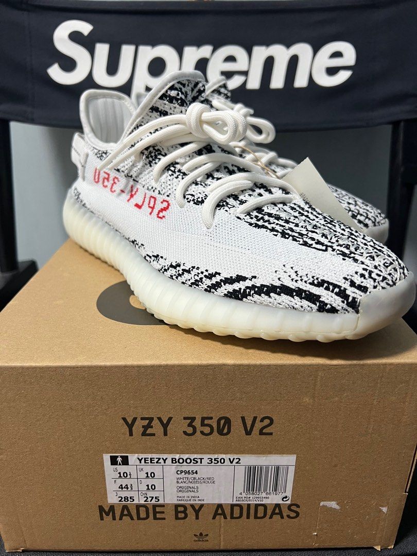 US 10.5 Yeezy Boost 350 V2 Zebra, Men's Fashion, Footwear, Sneakers on  Carousell
