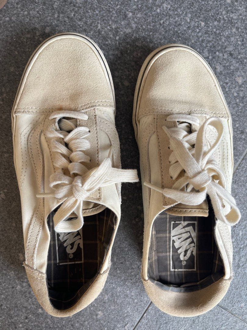 White low top sale slip on vans