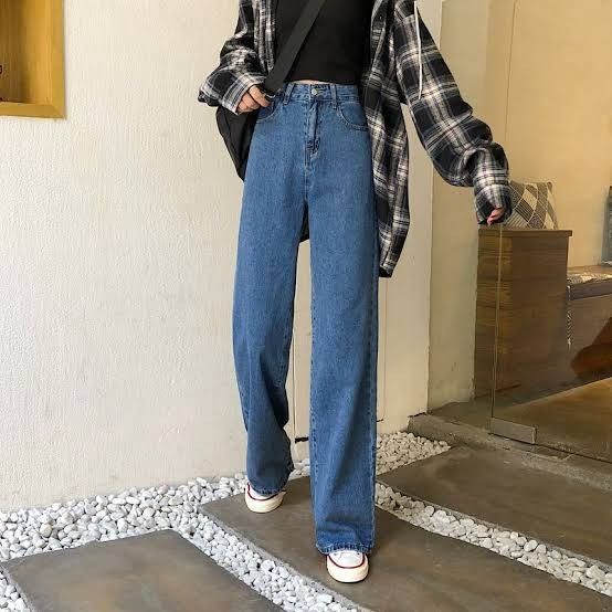 Wide Leg Jeans (Category: Jeans) located in Mabalacat. Submitted by declutter_by_eij (Listing ID 1240171797, Image 1). Description: Fits 30-34.