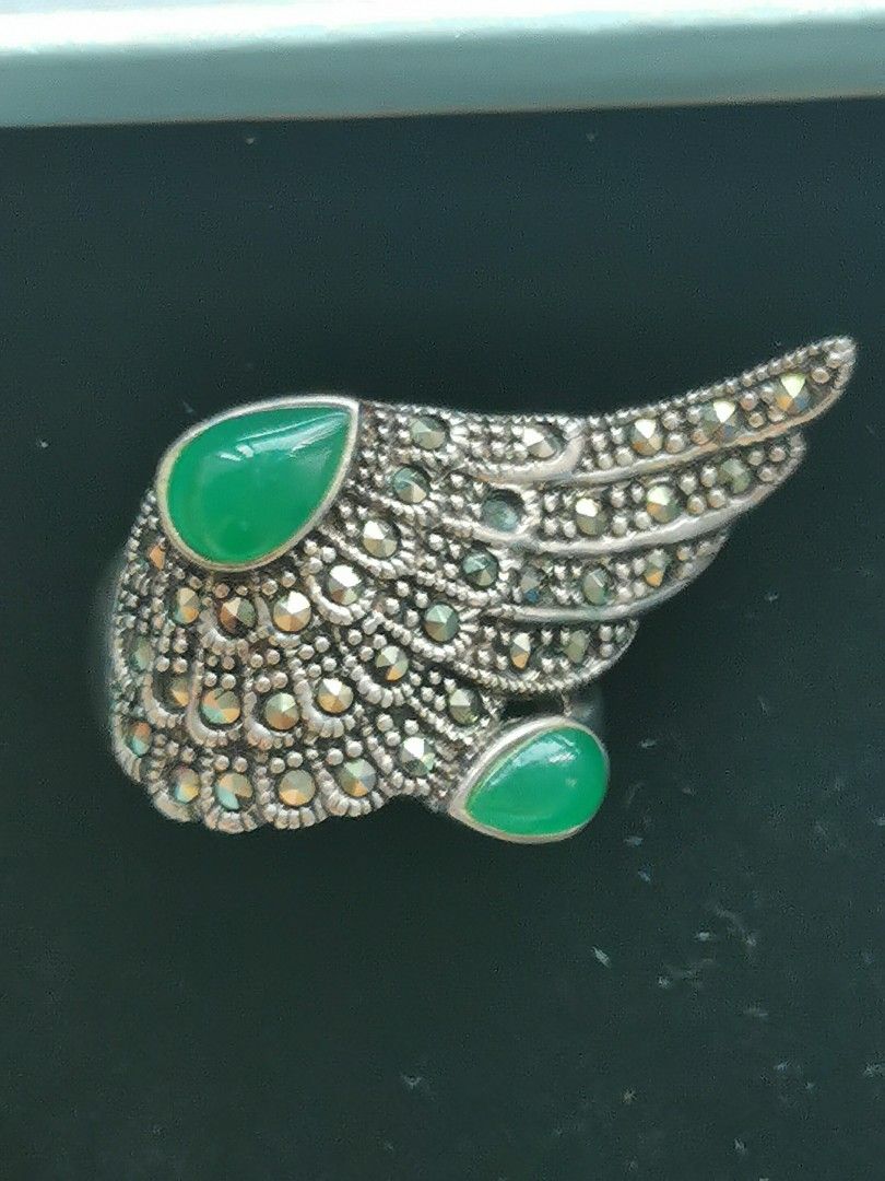 Winged Statement Silver Ring (Category: Rings) located in Singapore. Submitted by shopwithtt (Listing ID 1243441108, Image 1). Description: Wing design statement ring with natural crystals Set in silver Missing a stone Ring size us 7.5 Free Smartpac mail.