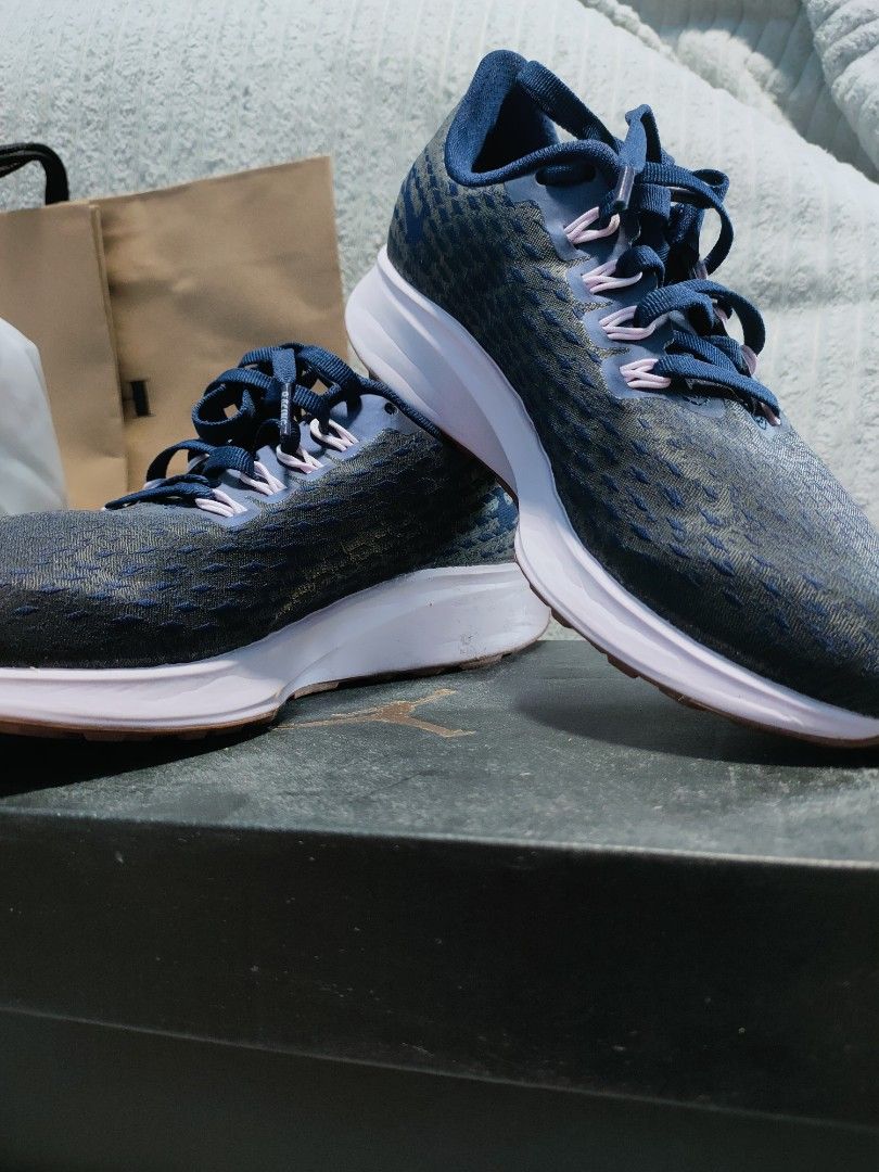 Air zoom pegasus 35 premium hot sale