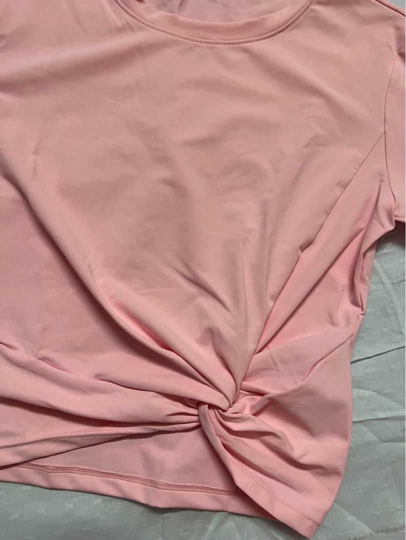 100% New Lululemon Nulu cropped slim yoga short sleeve粉紅色上衣, 女裝, 運動服裝-  Carousell