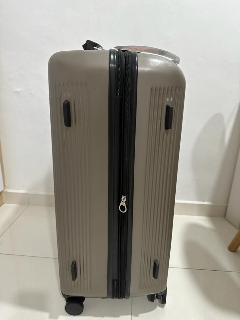 28 inch Crossing luggage ( SG brand), Hobbies & Toys, Travel, Luggage