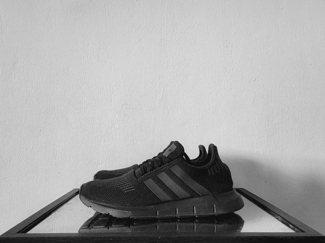 Adidas Swift Run Triple Black