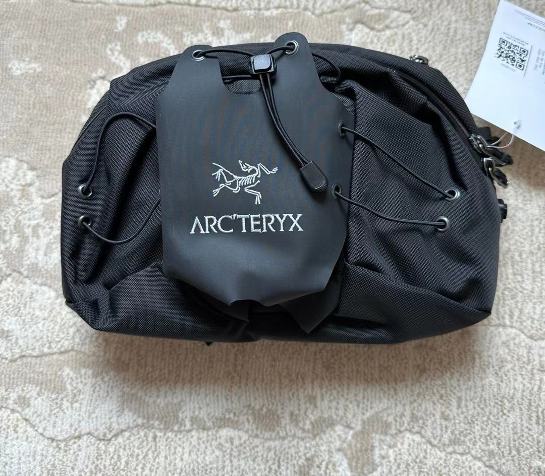 Arcteryx Q5 Waistpack 純個性色腰包男女同款情侶款黑色, 名牌, 手袋及