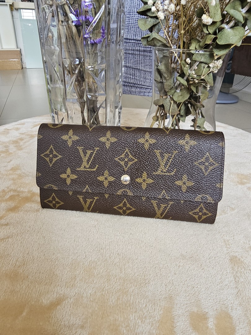 Authentic Louis Vuitton LV Monogram Canvas Porte Monnaie Wallet, Luxury,  Bags & Wallets on Carousell