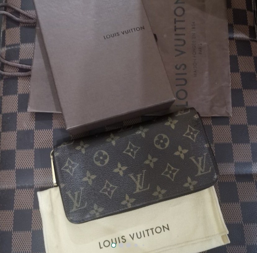 Louis Vuitton Paris Monogram Zippy Ladies Wallet