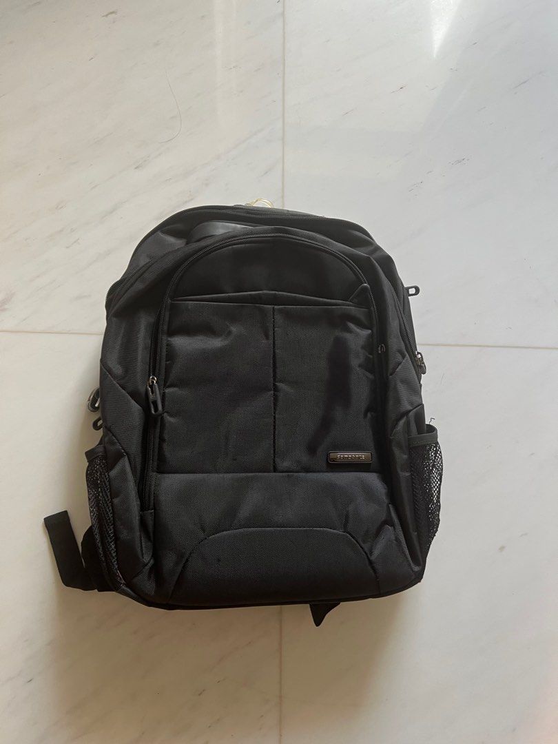 Backpack (Category: Backpacks) located in Singapore. Submitted by friendlybear (Listing ID 1243597734, Image 3). Description: Various prices Samsonite: excellent condition, 100$ Nike: excellent condition, 25$ Quechua: lightly used, 10$ .