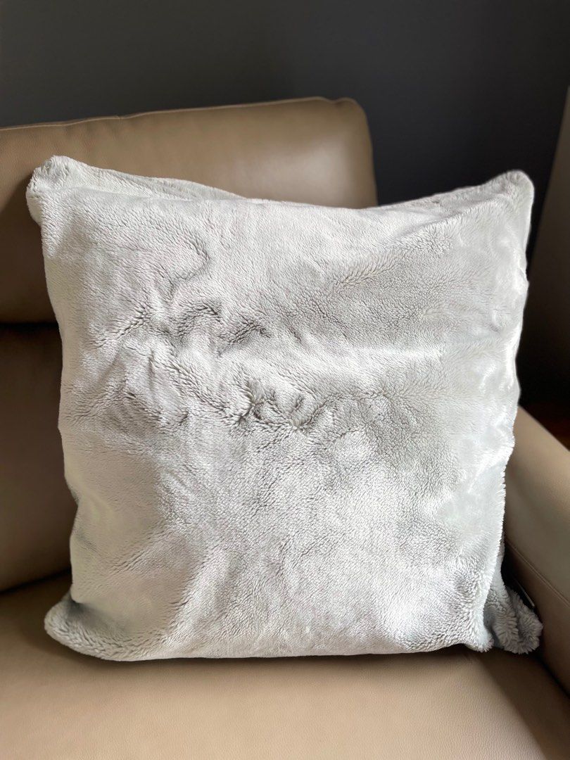 Big hot sale velvet pillows